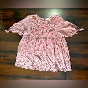 Dress up sz Large embroidered flower detail top